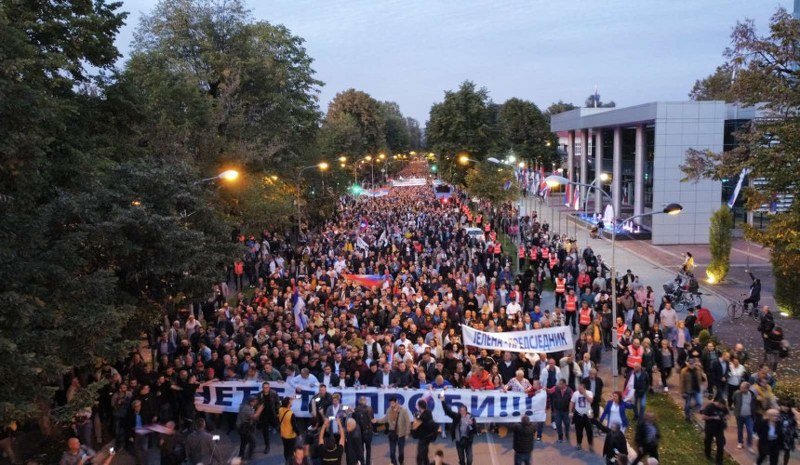 Vlast vrši pritisak, stvara apatiju i tako opstaje: Nema socijalnog bunta u Srpskoj, narod se boji? (Video)