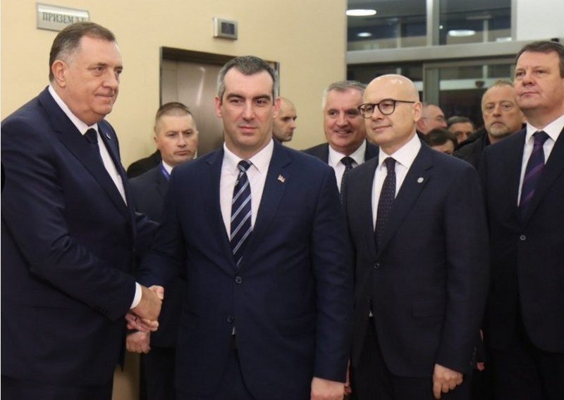 Da li su Kosovo i skrivanje tog srpskog debakla pozadina snažnog vjetra u leđa Dodiku iz Beograda? (Foto)