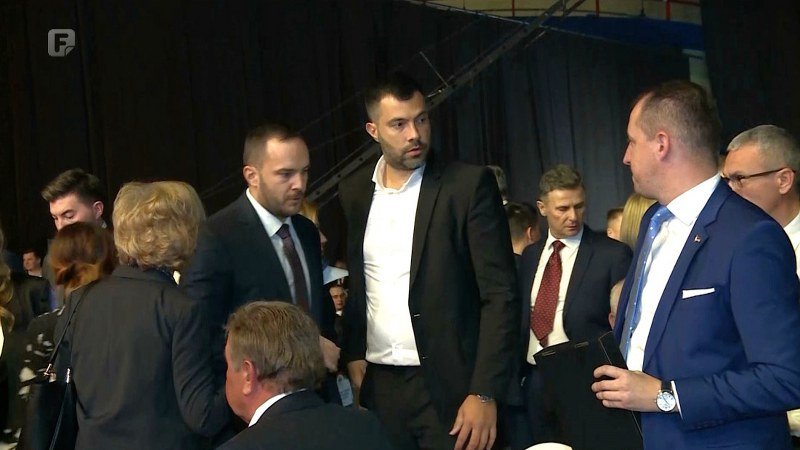 Nasledna demokratija: Šta predstavlja uvođenje Igor Dodika u politiku? Preuzima li Igor SNSD?