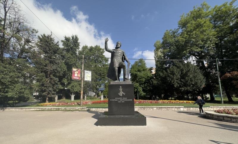 Ugovor za izradu postamenta zaključen tri i po mjeseca nakon postavljanja Tvrtkovog spomenika?