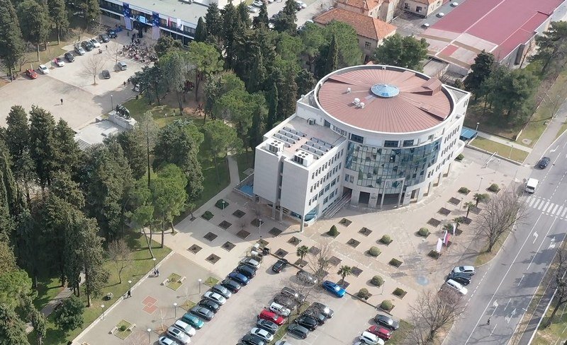 Naše društvo mora propasti, jer ova vlast može uništiti baš sve, a narod istrpiti baš sve (Foto)