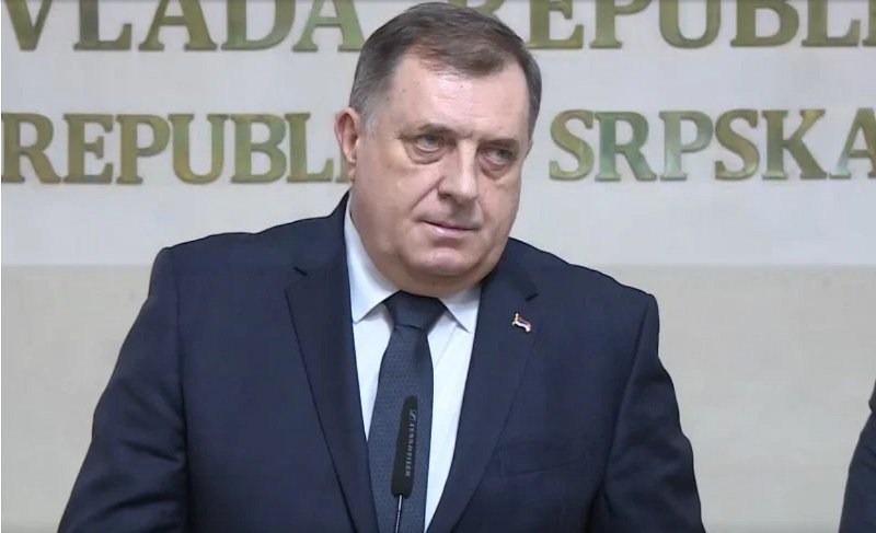 Dodiku je i ambalaža koju nudi otrcana; Od nje je jedino otrcaniji Dodik