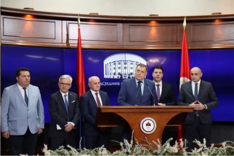 Višković -podvio rep- pa -vruć krompir- o obilježavanju Dana Republike prebacio Stevandiću (Video)