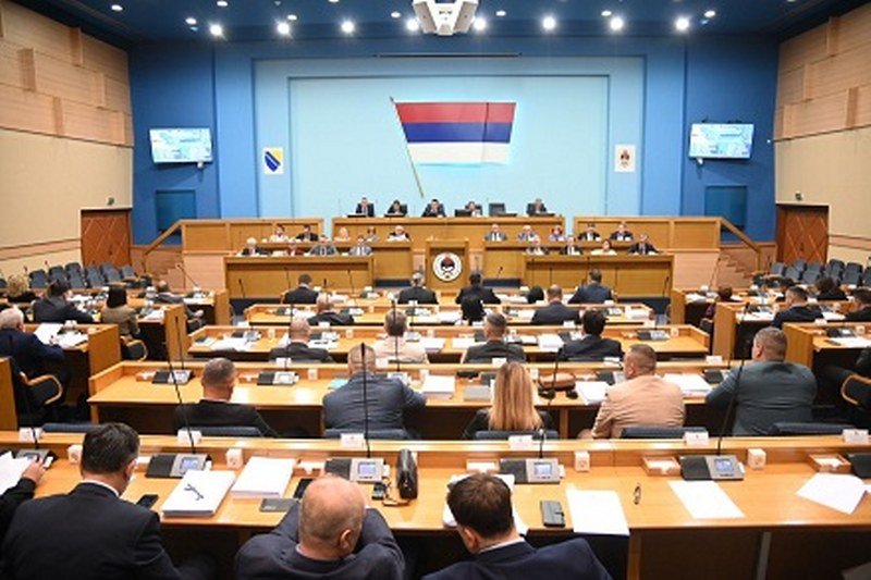 Zaduženje od 200 miliona državna tajna, DEMOS ostao bez Kluba poslanika (Video)