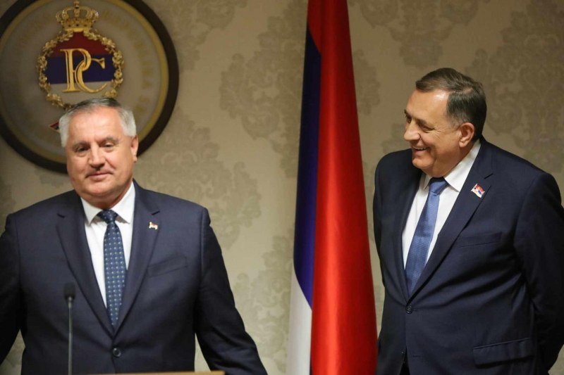 Koliko mu je dosta naših para? Višković sebi smanjio budžet za milion, a Dodiku povećao na 77 miliona KM