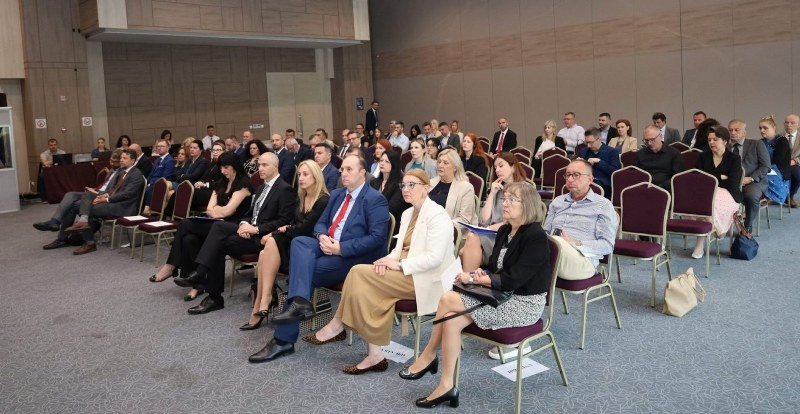Dok im prijete finansiranjem i zabranom komuniciranja s VSTS-om, sudije i tužioci u RS se boje javno govoriti