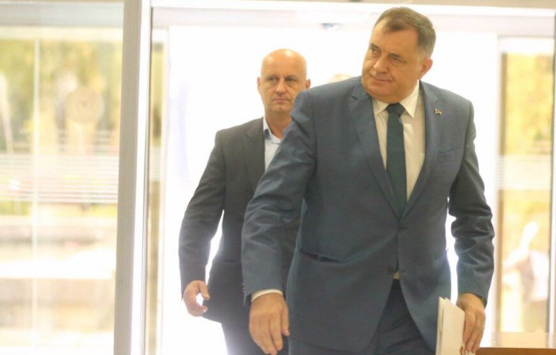 Ko je sada izdajnik?! U strahu od gubitka vlasti Dodik moli bošnjačke stranke za sastanak