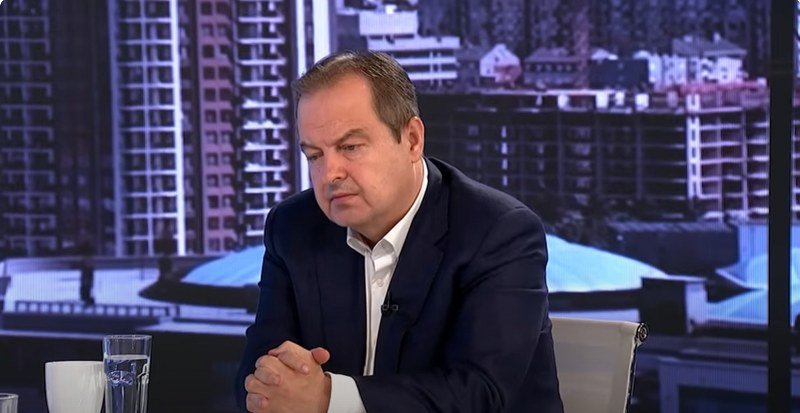 Studenti poručili Dačiću: Odgovaraćeš za svaki pendrek po leđima dece (Foto)