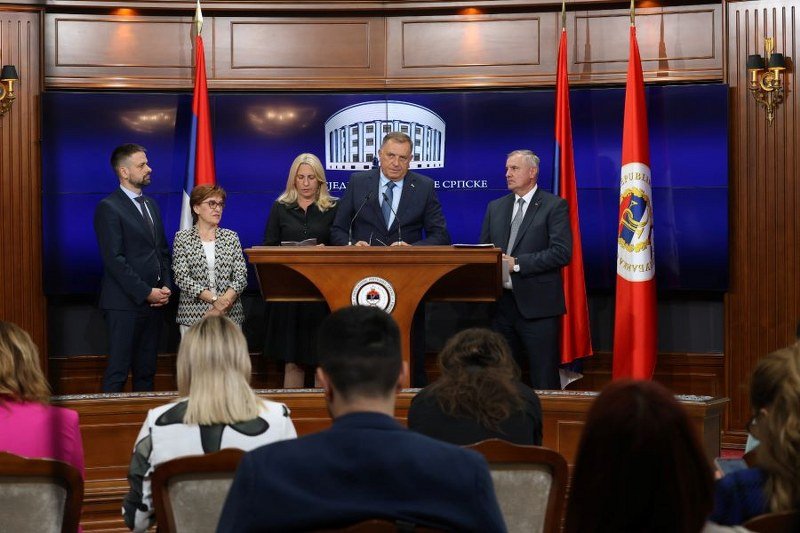 Sad ispade da je Šmit kriv za nesposobnost Vlade Srpske? Nevjerovatna Dodikova izjava