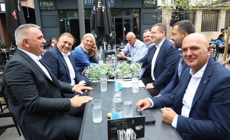 Dodik je dobio ponudu u kojoj je bilo interesa i Republike Srpske, glat je odbio