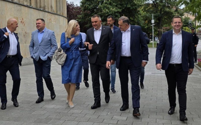 SNSD poziva na mitinge -Stop pljački predsjednika Dodika-!? Ne damo Šmitu i CIK BiH da to rade