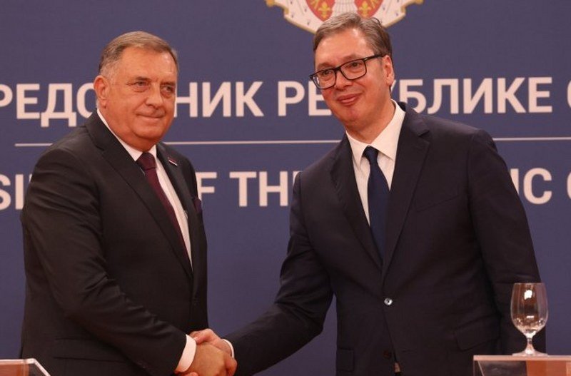 Veliko poniženje Republike Srpske i Dodikovo puzanje pred Vučićem u Beogradu