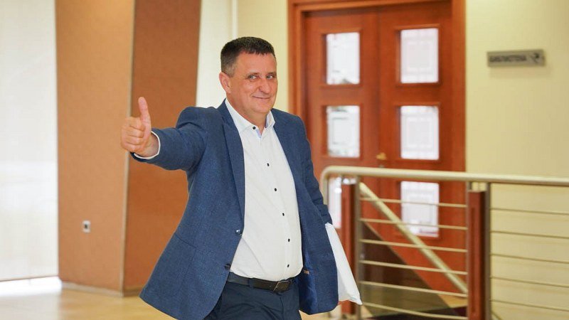 Vlado Đajić protiv leksikona: Poslanik sa direktorskom platom