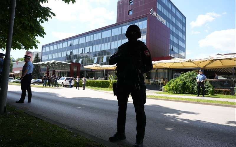 -Dva smo svijeta različita- Slovenija - BiH (Republika Srpska) - Normalno i poludivlje društvo
