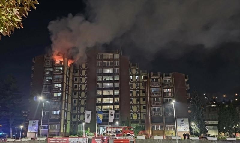 Požar u Domu penzionera u Tuzli: Poginulo 11 osoba, četvero u kritičnom stanju, direktor podnio ostavku