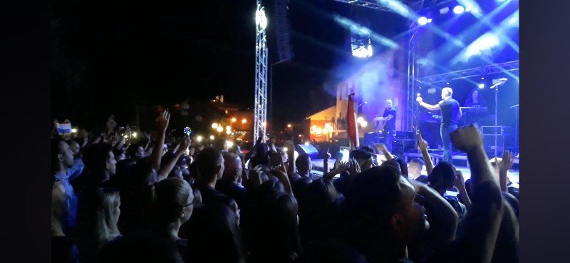 Za košulje spremni! One što se kopčaju na leđima!