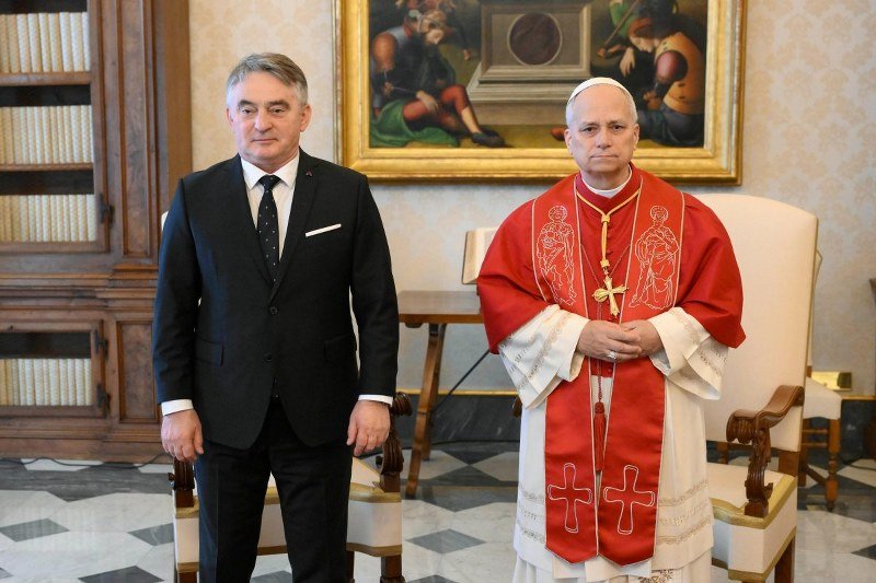 Rampa za Bećirovića i Cvijanović: Vatikan odlučio da samo Željko Komšić održi sastanak sa papom!