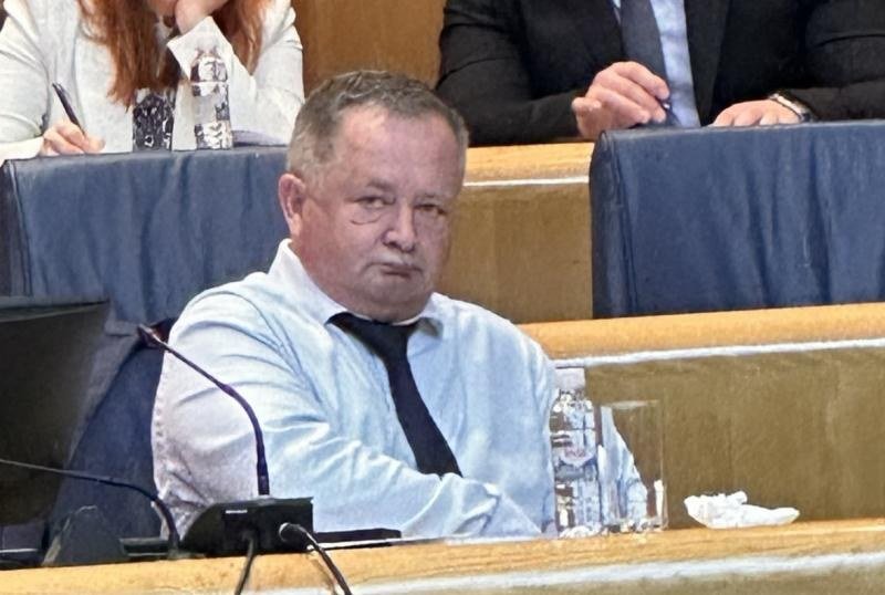 Miro Džakula drzak pred parlamentarcima -Ko ste vi da vam odgovorim šta sve imam- (Video)