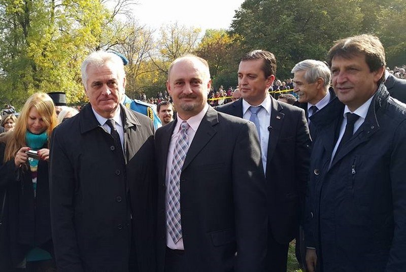 Uhapšeni vatrogasac - švercer oružja u društvu sa predsjednikom i ministrom odbrane Srbije