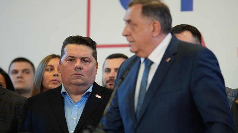 Vruća telefonska linija na relaciji Dodik-Stevandić! Razlog najava akcije SIPA!? (Foto)