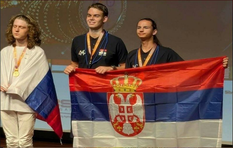 Studentu sa zlatnom medaljom za sajber bezbjednost zaplena što je otkrio 32.000 Vučićevih SNS botova