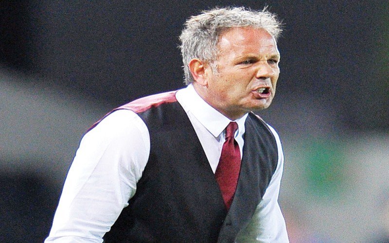Siniša je malo nervozan: Mihajlović ponovo pokazao svoj temperament lomljenjem reklama (video)