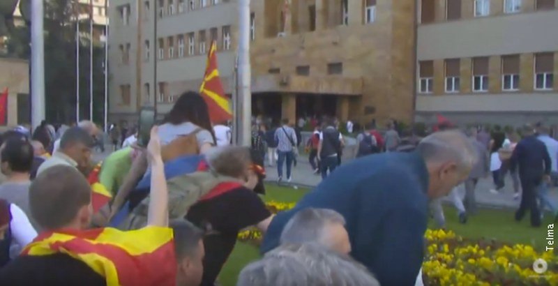 Sukobi u Skoplju, povređen Zoran Zaev