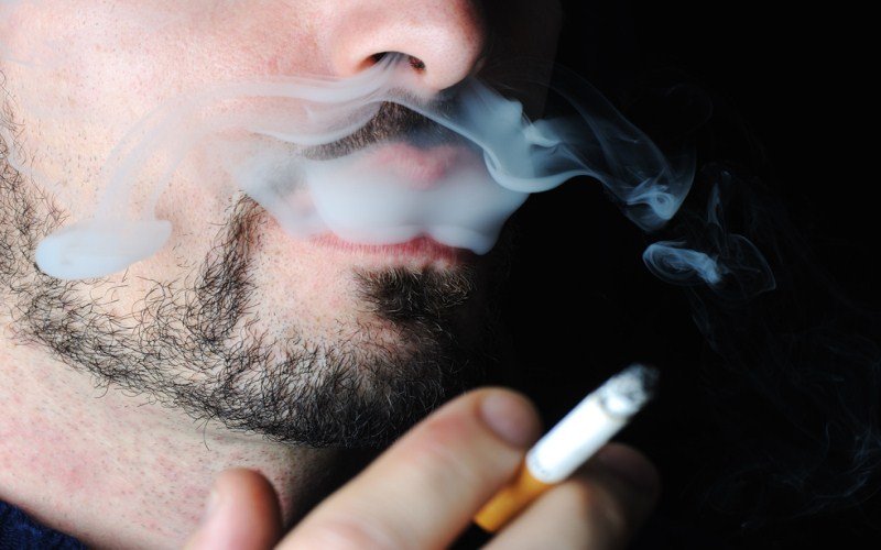 Mlađi pušači osam puta podložniji srčanom udaru od nepušača