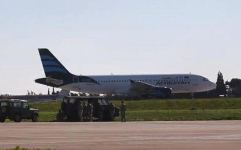 Otmičari puštaju putnike iz otetog libijskog aviona na Malti