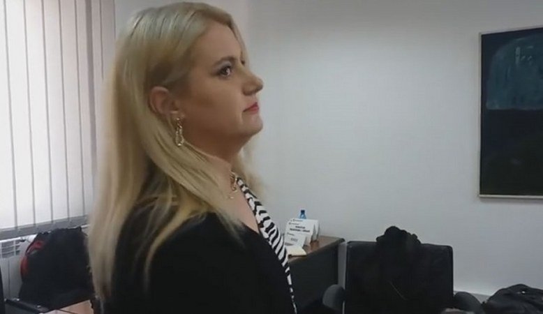 Haos u Tuzli: Profesorica Amela Begić -potopila- Tuzlanskog premijera (video)