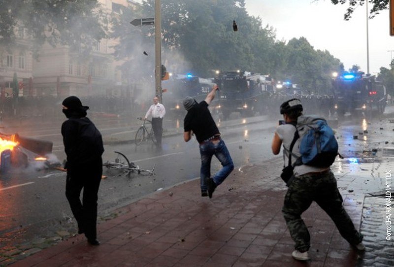 Neredi u Hamburgu i dalje traju, povređeno 160 policajaca