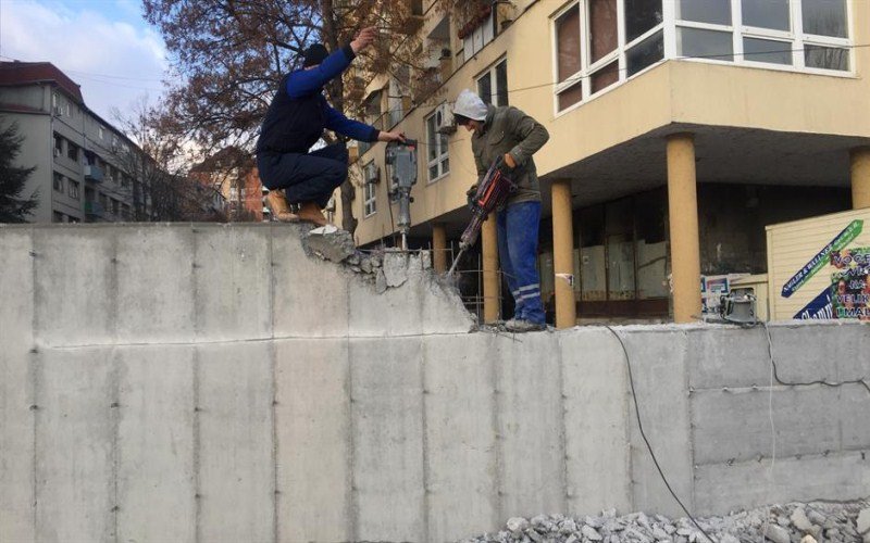 Bahtiri najavljuje rušenje zida, Koha piše da toga neće biti