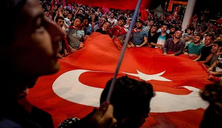 Istanbul: Dečak u džamiji pucao ocu u leđa iz puške