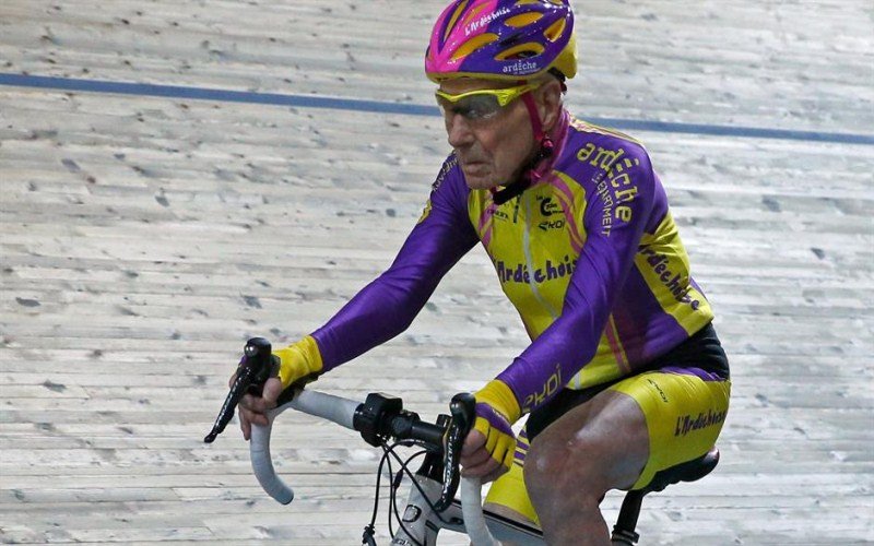 Biciklista sa 105 godina prešao više od 22 km za sat vremena