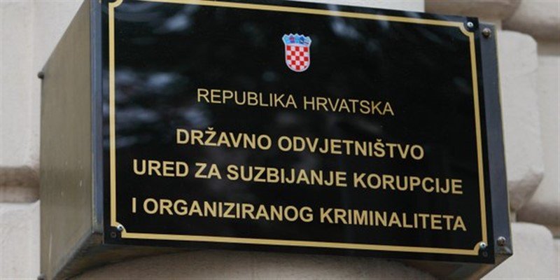 Uhapšeno više lica zbog izvlačenja novca fiktivnim poslovima