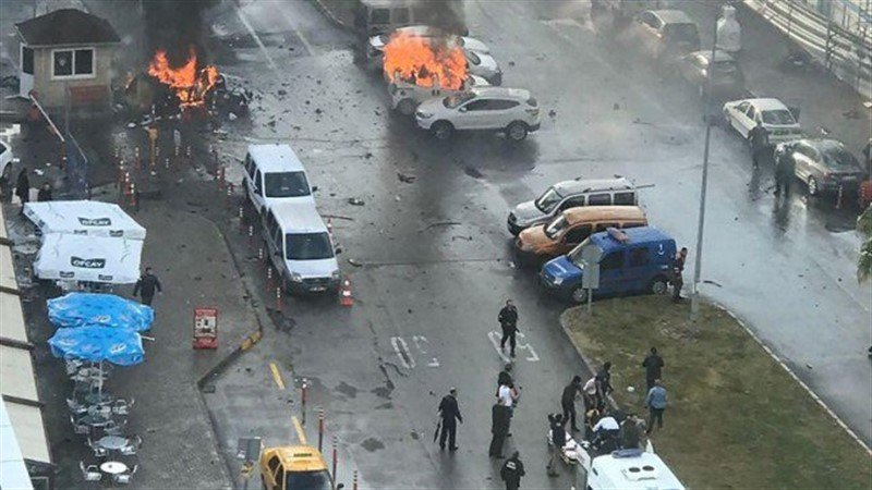 Dvoje poginulo u eksploziji ispred suda u Izmiru (video)