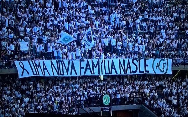 Kolumbija odala počast "herojima na nebu"