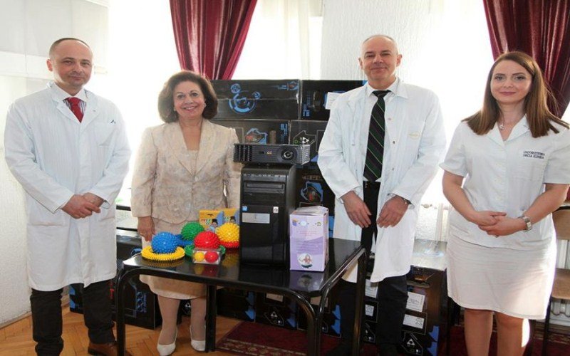 Karađorđevići uručili pomoć u opremi Tiršovoj