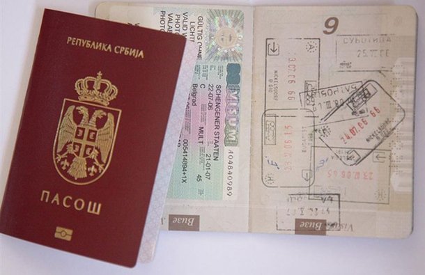 Zašto ne smete da se smejete na fotki u pasošu