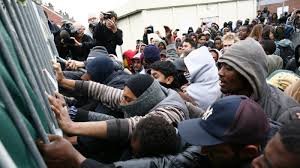 "Besni i nasilni" - 1.000 migranata šipkama i kamkenjem pokušalo da prodre u španski grad