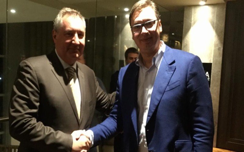 Rogozin: Osećam se neobično pored Vučića