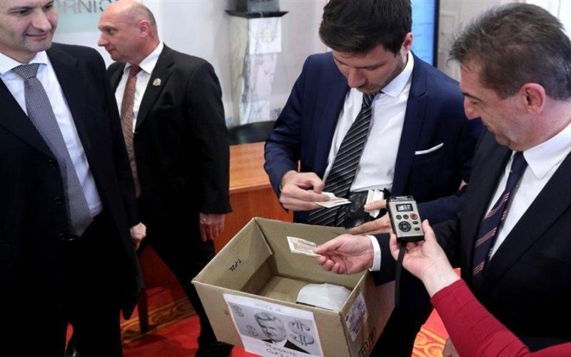 Ivan Pernar u Saboru skupljao priloge za Ivicu Todorića