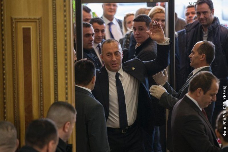 Srbija nastavlja istragu protiv Haradinaja, poternica ostaje