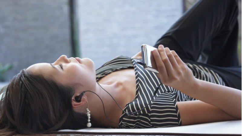 Evo zašto nije dobro deliti slušalice za uši sa drugima