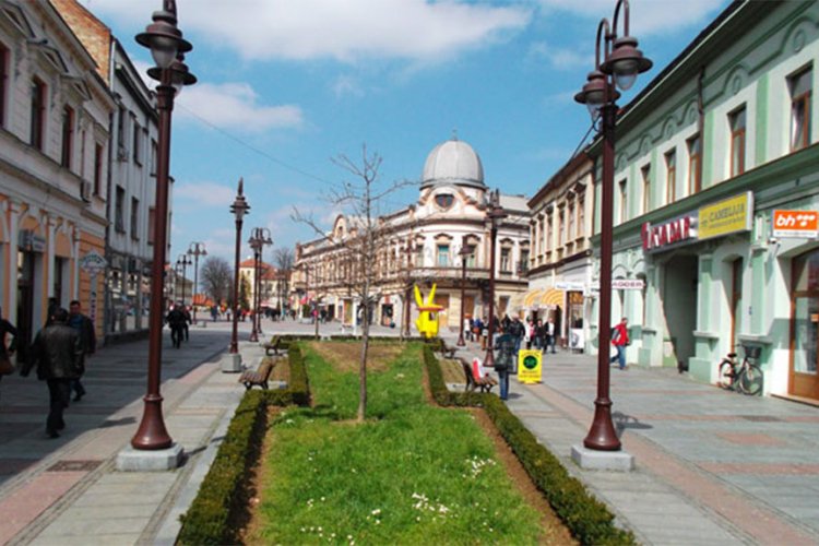 Sveštenik vjeroučitelj ošamario dijete na času