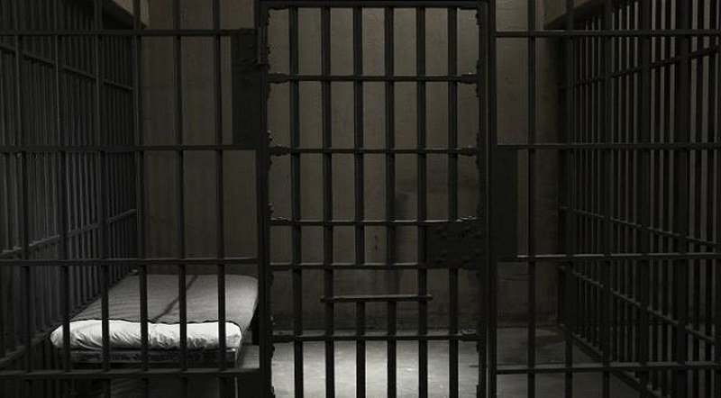 Naoružani napadači ubili policajca i oslobodili teroriste