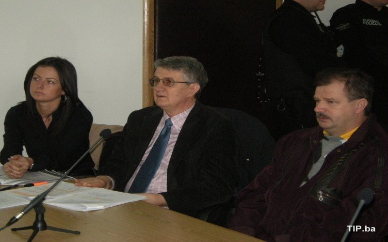 Napadnut tuzlanski advokat Rifat Konjić, nepoznata osoba mu nanijela teške povrede