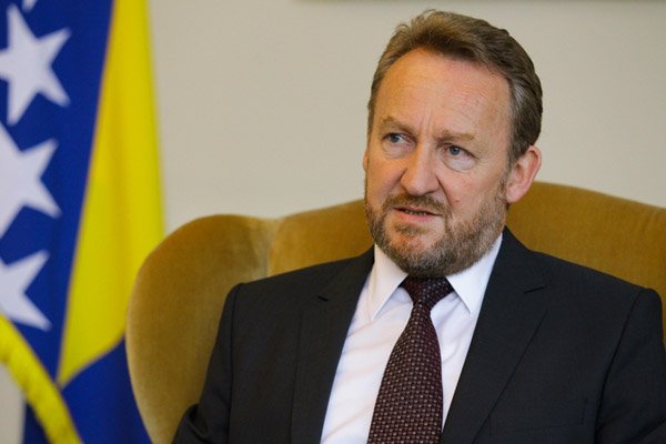 Izetbegović: Ne prijetim ni Dodiku ni RS
