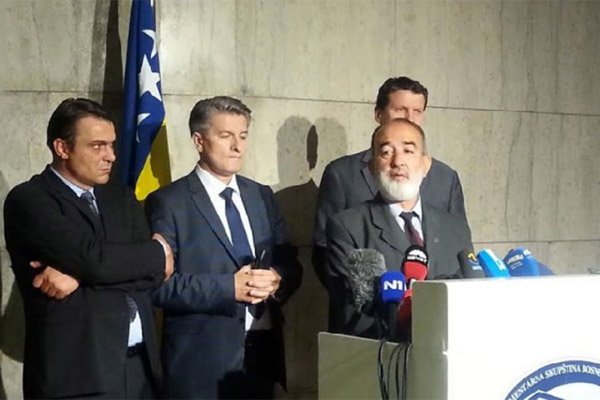 Odmetnuta četvorka nastavlja rad van SDA