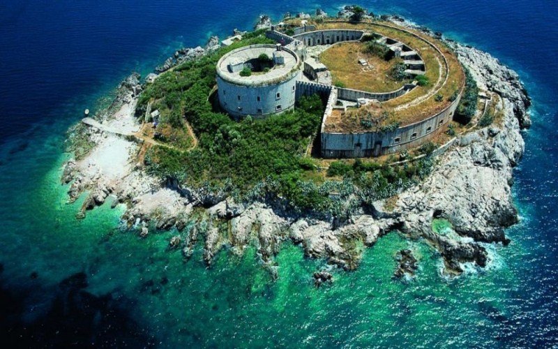 Orascom do marta preuzima ostrvo Lastavica i Mamulu